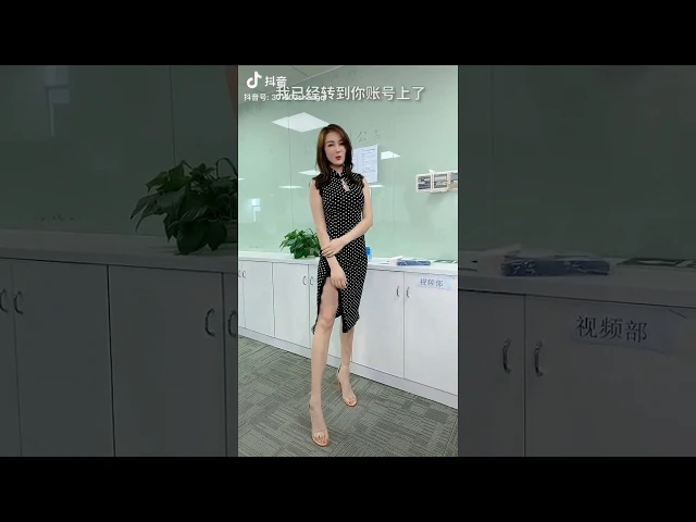老闆你每天穿的這麼性感,我無法集中注意力,業績下滑。全網身材最惹火的女老闆#裳淇